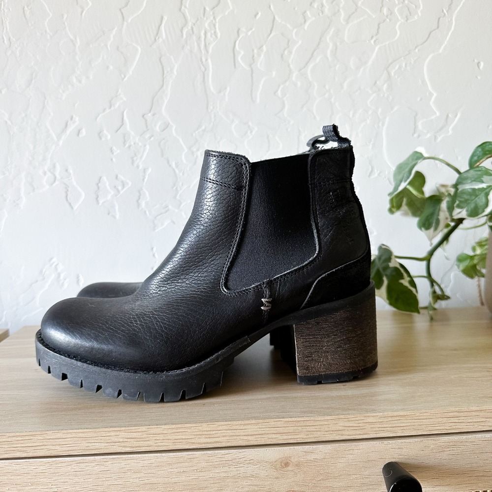 Bull Boxer | Cory Leather Chelsea Block‎ Heel Boot in Black - Picture 2 of 7